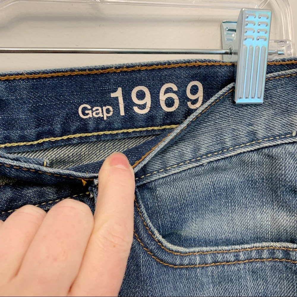 Gap 1969 Sexy Boyfriend Distressed Denim Shorts - Picture 7 of 8